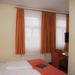 Standard Zimmer mit Kingsize-Bett